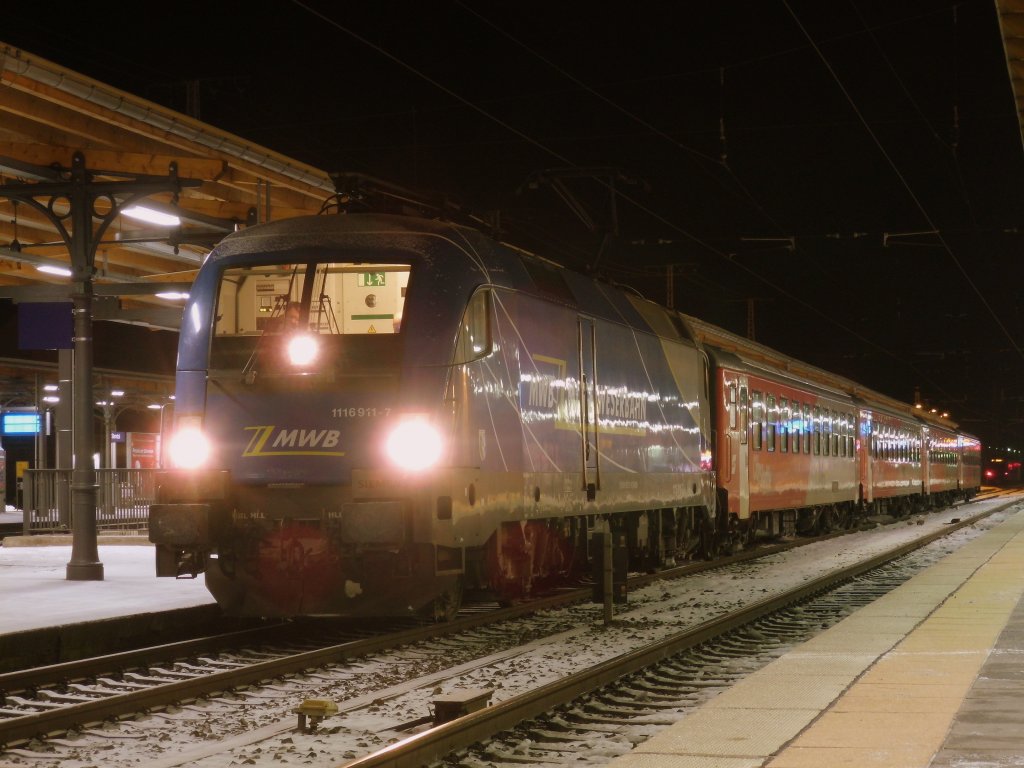 Am 11.12.2012 stand der neue RE 4 mit MWB 1116 911 und vier Wagen fr die ODEG in Stendal.