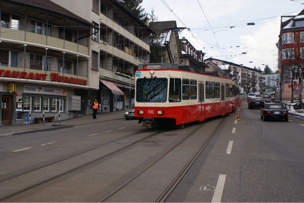 Am 12. und 13.3.10 musste die Forchbahn wieder einmal den Ersatzbetrieb der Tramlinie 11 bernehmen, da die Geleise der Haltestelle Friedhof Enzenbhl ausgetauscht wurden. Die Fahrzeuge der FB verkehrten zwischen Stadelhofen und Balgrist und zwischen Rehalp und Esslingen. Zwischen Rehalp und Balgrist kamen Autobusse zum Einsatz. Beim ehemaligen Depot Burgwies war dann Spurwechsel angesagt, hier fr den Be 4/4 56. (13.3.10)