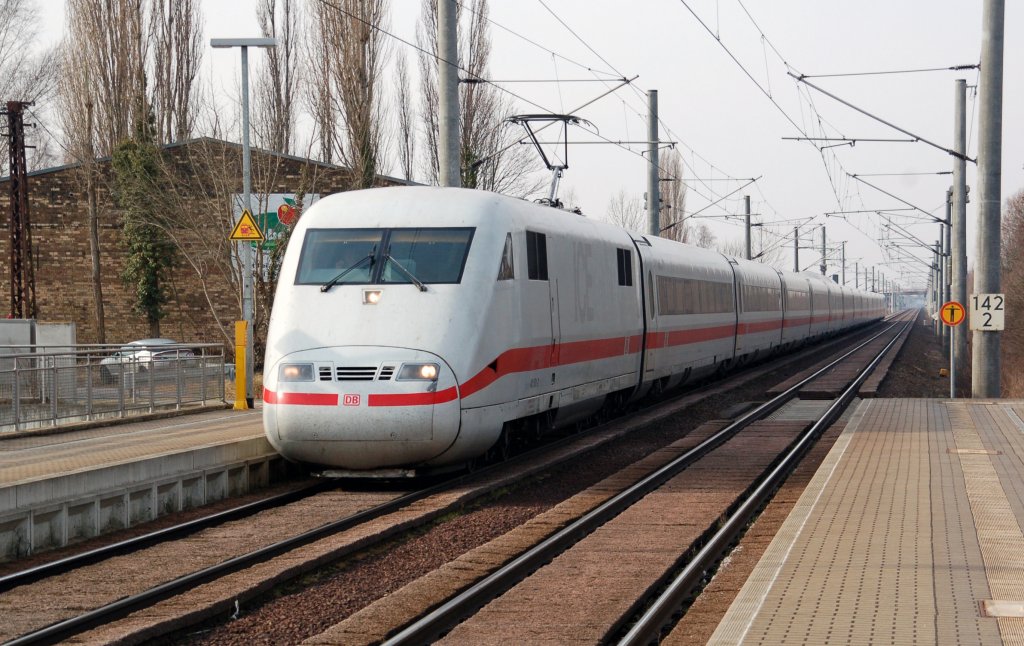 Am 12. M�rz wurden die ICE der Linie Berlin - Leipzig �ber Halle(S) umgeleitet bzw. endeten/begannen dort. Der umgeleitete ICE 796 durchf�hrt den Bahnhof Brehna mit Ziel Halle(S) Hbf.