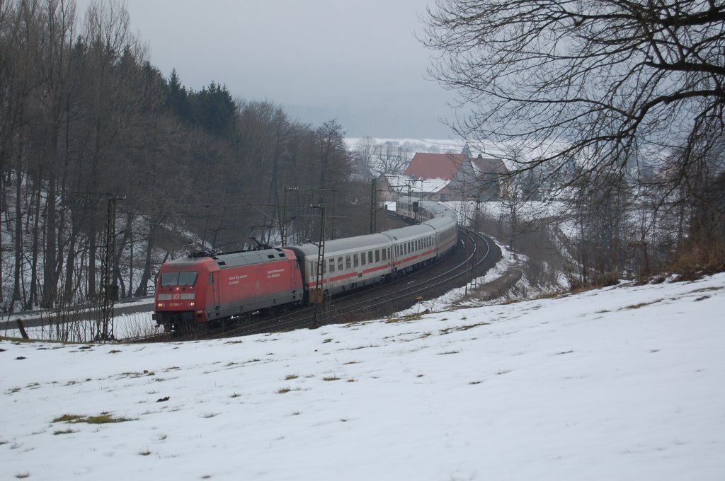 Am 12.03.10 fuhr diese BR 101 mit einem Umleiter-IC (IC 2143 Kln-Leipzig) in den Betriebsbahnhof Himmighausen ein.