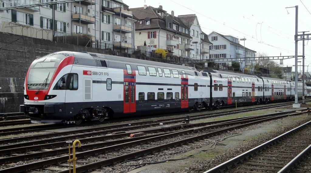 Am 12.04.12 steht der FV-Kiss RABe 511 102 abgestellt in Rorschach.