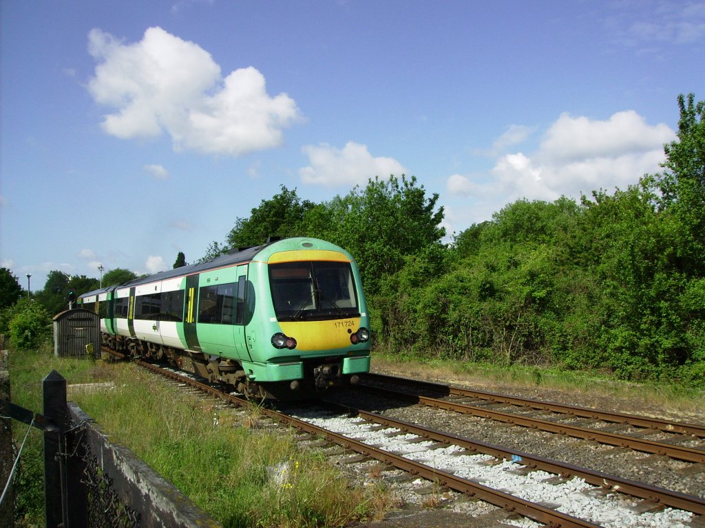 Am 12.05.2011 konnte, aufgrund einer Sprachreise meiner Schule nach Sdengland der schne Dorfbahnhof Rye besucht werden. Zufllig kam ein Zug aus Richtung Hastings in den Bahnhof eingefahren.