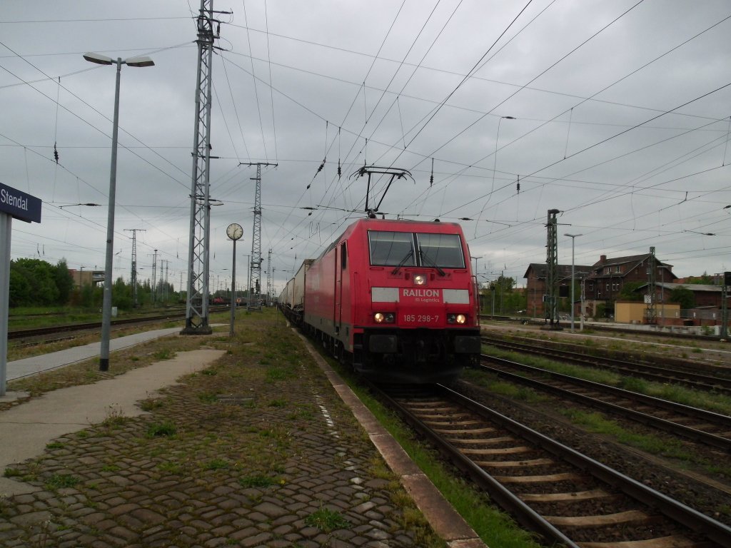 Am 12.05.2013 kam 185 289 mit einem DB Schenkerzug durch Stendal und fuhr weiter in Richtung Magdeburg.