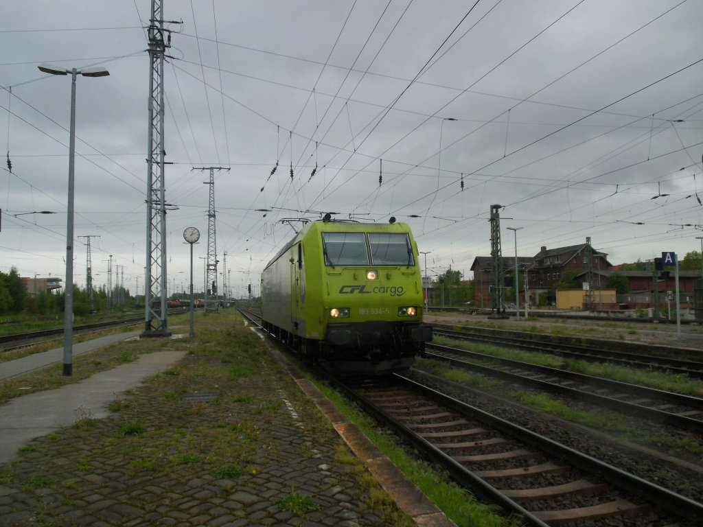 Am 12.05.2013 kam 185 534 Lz aus Richtung Salzwedel durch Stendal und weiter in Richtung Magdeburg.