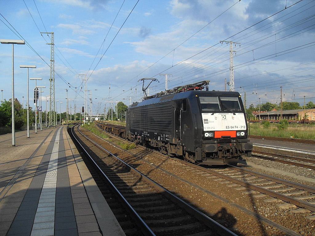 Am 12.06.2012 kam die 189 212 mit einem Containerzug durch Stendal in Richtung Hamburg.