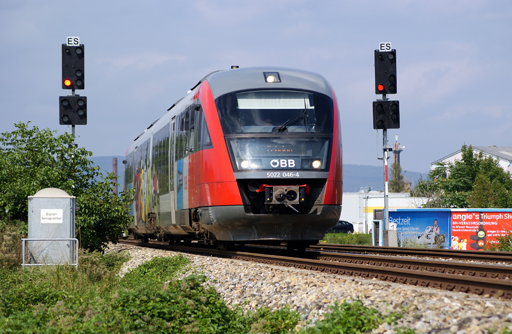 Am 12.09.2010 war 5022 046 (Werbetrger fr die S-Bahn Steiermark) als REX/R2707 von Wiener Neustadt Hbf nach Fehring unterwegs. 