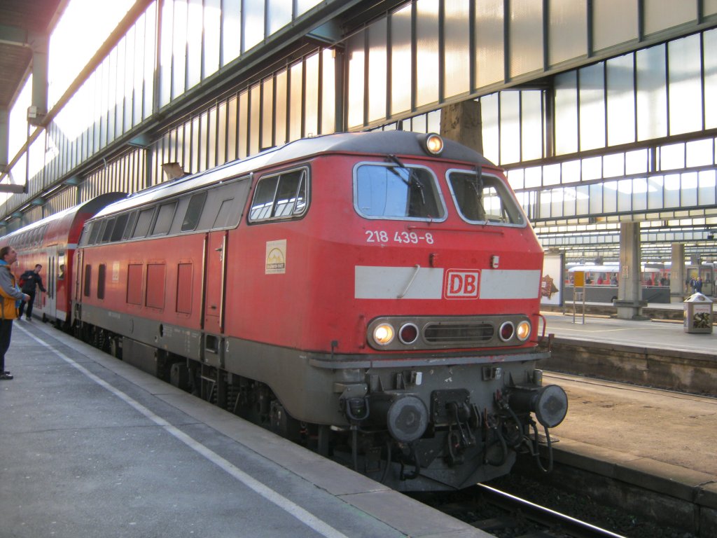 Am 12.10.2010 wartete 218 439-8 in Stuttgart auf die ausfahrt nach Lindau. 