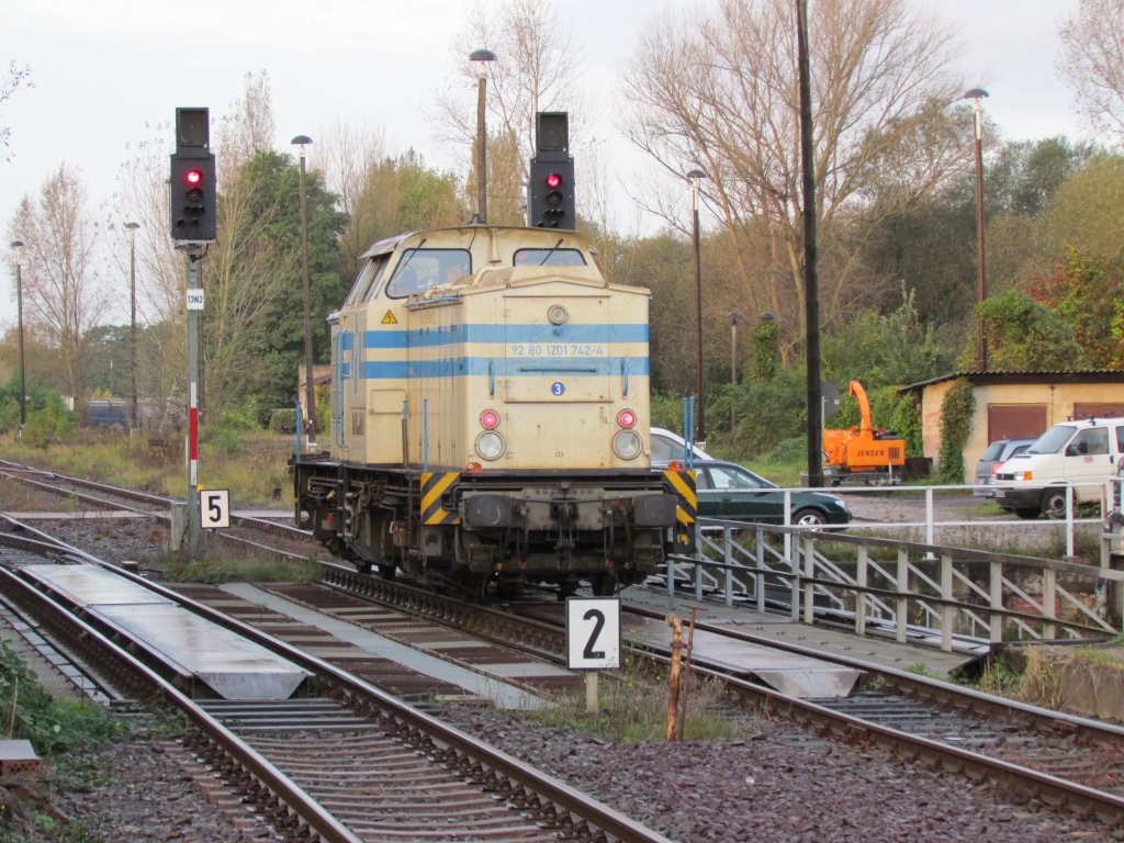 Am 12.10.2011 V 201 742 4 der ITB Brandenburg Altstadt im Brandenburger Hauptbahnhof 