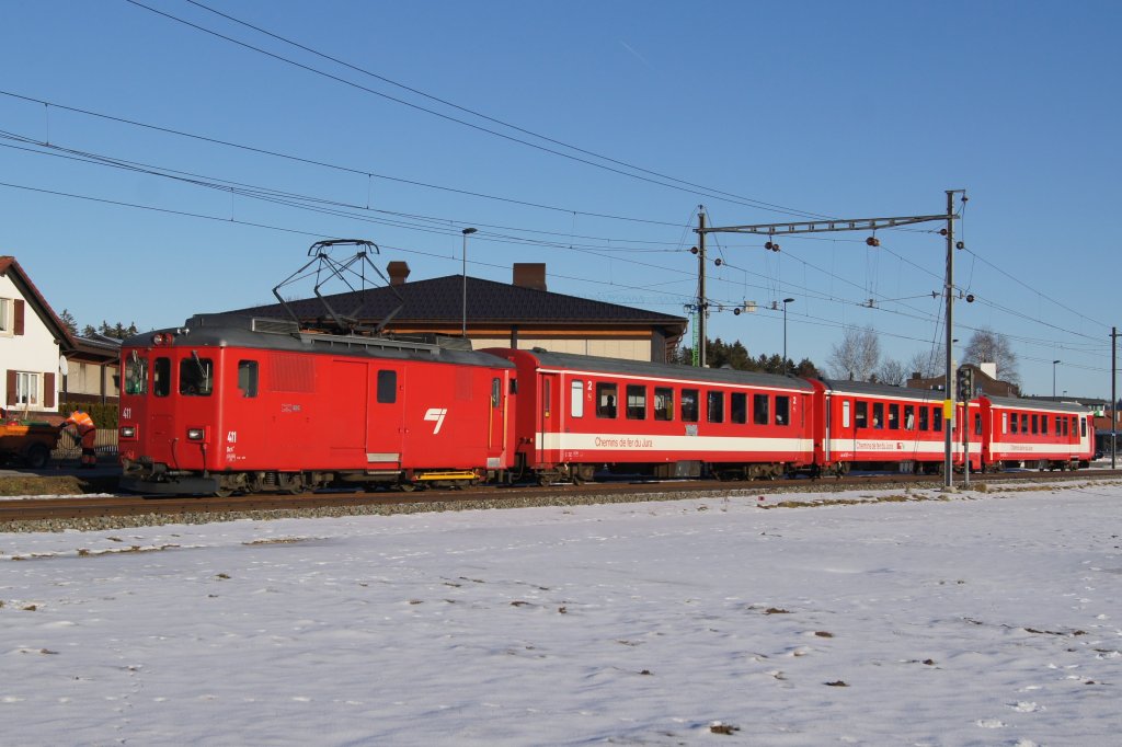 Am 12.1.12 erreicht der De 4/4 II 411 Le Noirmont.