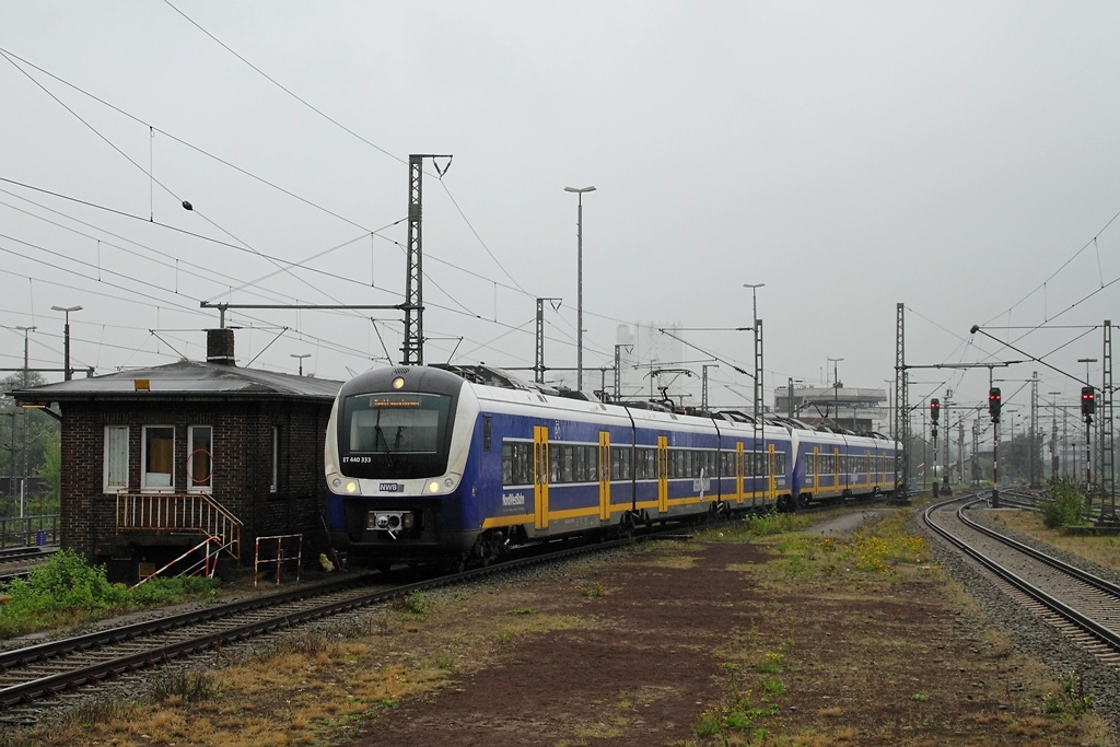 Am 12.8.2011 erreicht 440 333 der NordWestBahn den Bahnhof Oldenburg.