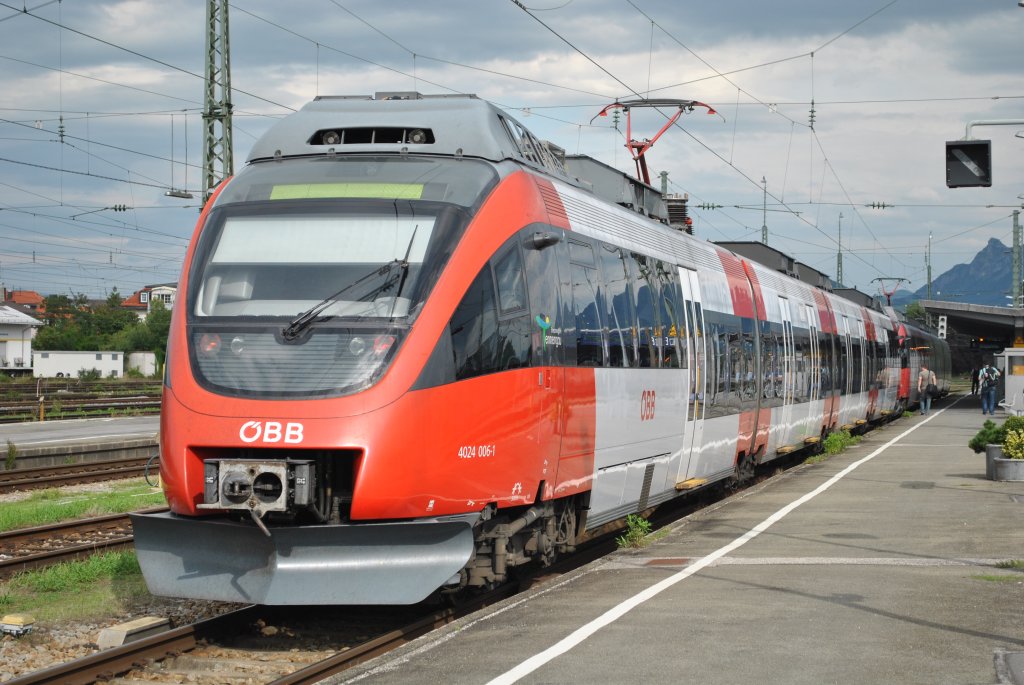 Am 12.8.2011 stehen 4024 006-1 und 4024 106-9 in Freilassing und warten auf die Rckfahrt nach sterreich.