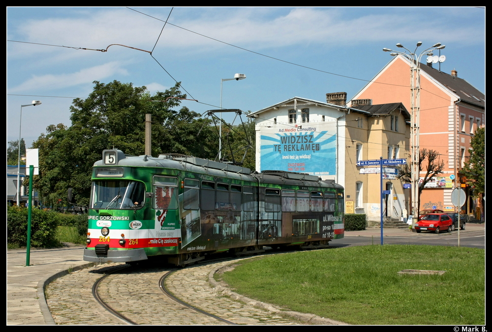Am 12.August passiert Wagen 264 (ex.Kassel 362) den Hauptbahnhof von Gorzow.