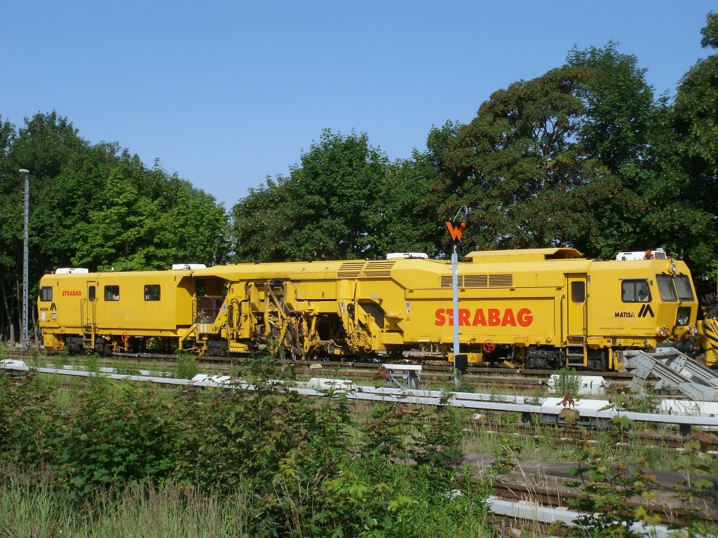 Am 12.Juni 2011 stand in Bernau(b.Berlin)diese Gleisstopfmaschine.