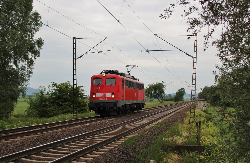 Am 12.Juni 2013 war DB Service 140 855 bei Elze(Han) als Tfzf auf dem Weg Richtung Norden.