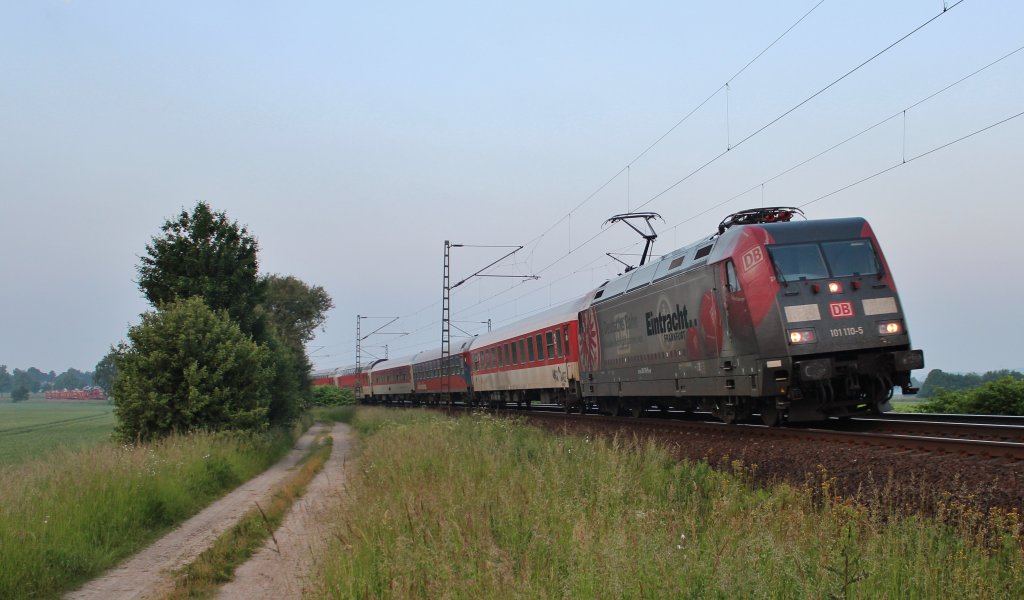 Am 12.Juni 2013 war Eintracht Frankfurt 101 110 mit einem AZ aus Lrrach bei Burgstemmen auf dem Weg nach Hamburg-Altona.