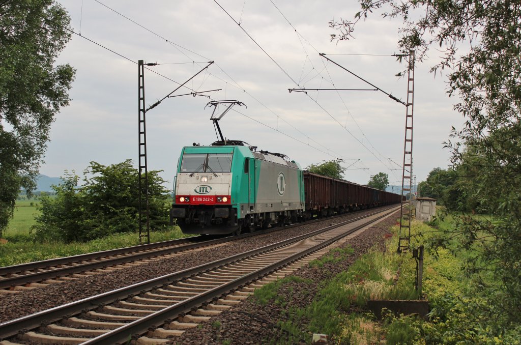 Am 12.Juni 2013 war ITL E186 242 mit CD-Eaos bei Elze(Han) auf dem Weg Richtung Norden.