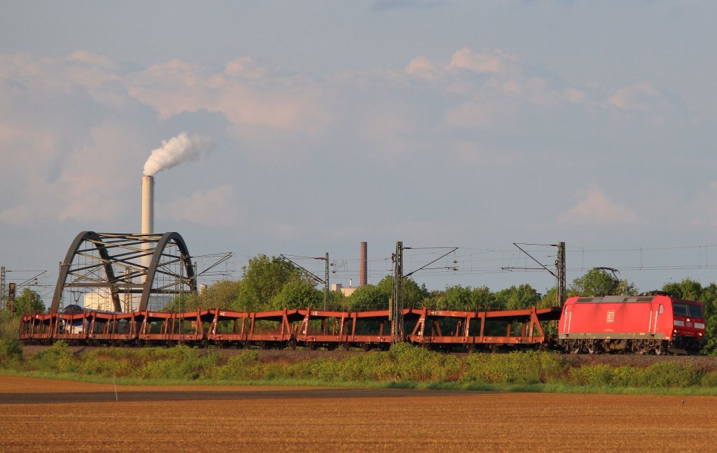 Am 12.Mai 2013 war DBSR 185 075 mit einem Laes-Zug bei Burgstemmen auf dem Weg Richtung Sden.