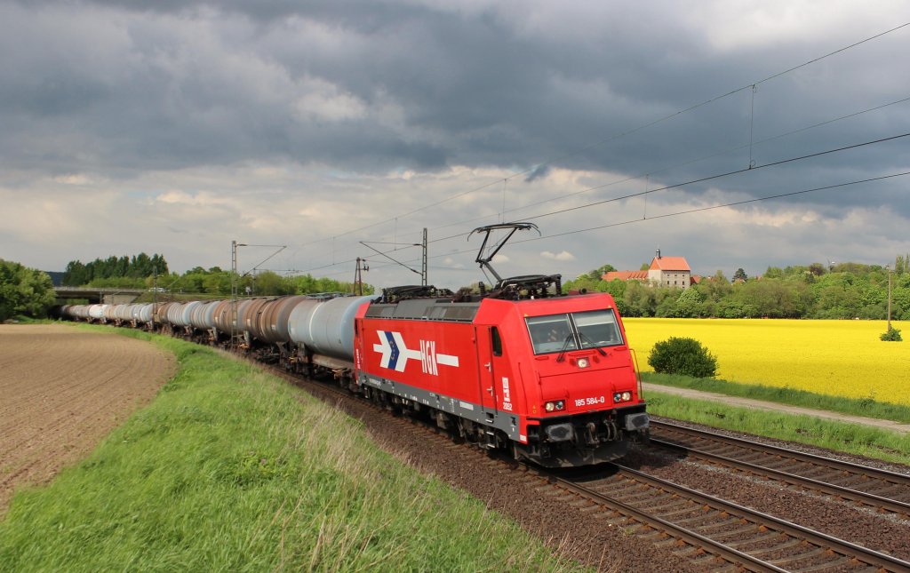 Am 12.Mai 2013 war RHC/HGK 185 584 bei Burgstemmen mit Kesselwagen auf dem Weg Richtung Sden.
