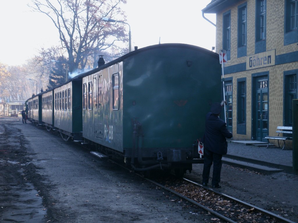 Am 12.November 2011 wechselte der Zugfhrer die Schluscheiben,nach der Ankunft in Ghren,an das andere Zugende.