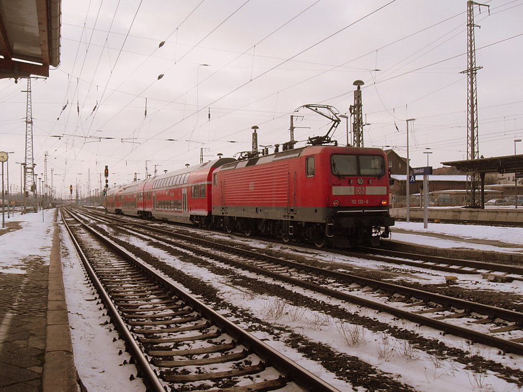 Am 13.02.2012 schob die mit neuen Radstzen versehende 112 132 den RE20 von Stendal nach Uelzen.  