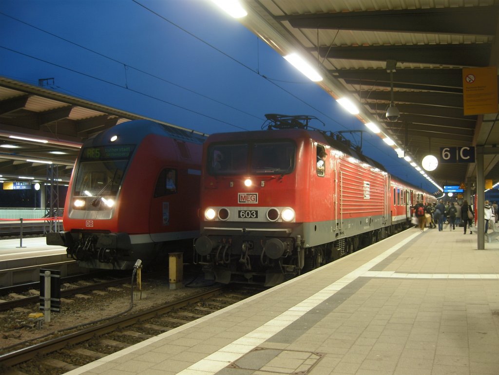 Am 13.03.2011 war der Warnemnde-Express mit MEG 603 unterwegs. Hier im Rostocker Hbf
