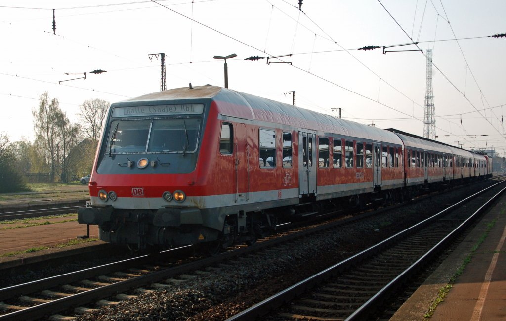 Am 13.04.10 h�lt eine RB von Eisenach nach Halle(S) im Bahnhof Gro�korbetha.