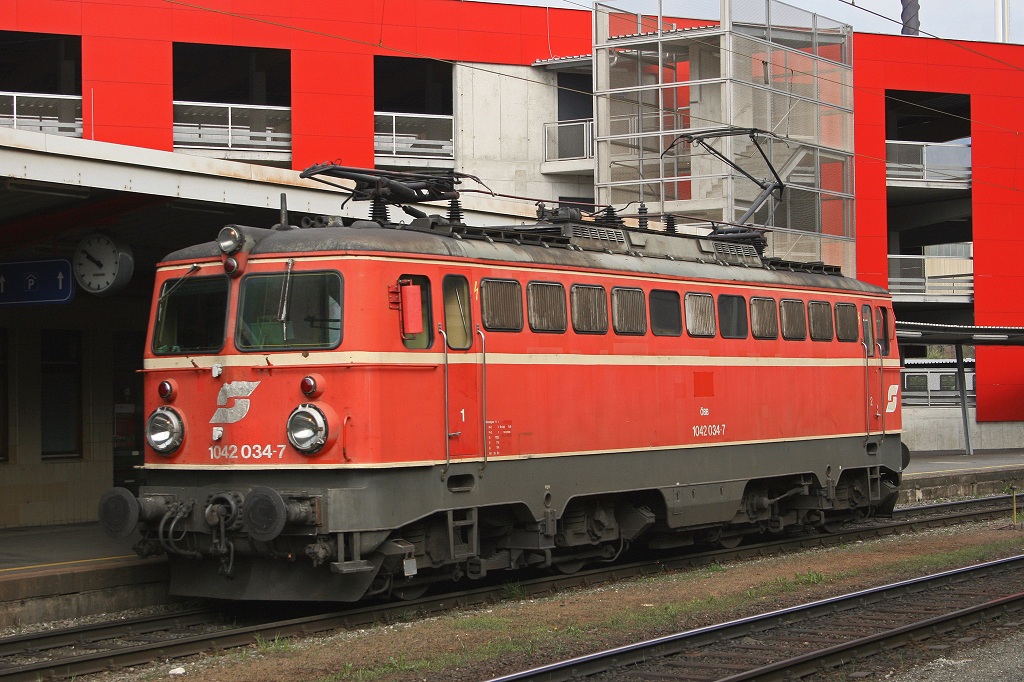 Am 13.04.2008 wurde die 1042 034 in Bruck/Mur fotografiert.