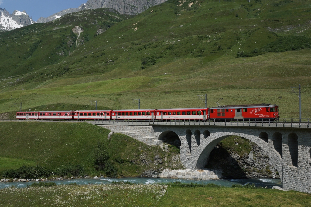 Am 13.07.2013 fhrt der Deh 4/4 I 51 mit dem R 534 von Realp Richtung Hospental.