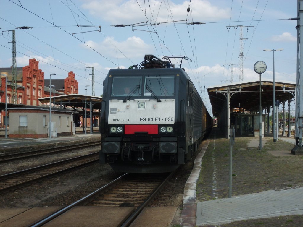 Am 13.07.2013 kam 189 936 (ES64 F4-036) mit einem Schiebewandzug durch Stendal und weiter in Richtung Wittenberge.