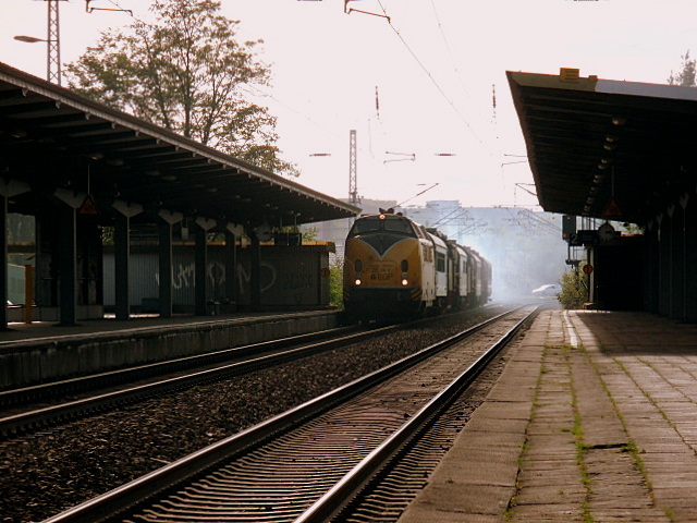 Am 13.10.2012 fuhr 221 106 mit einer �berf�hrungsfuhre nach Wittenberge:
 221 106->OP Wagen->50 3685->K�chen Wagen->50 3624->Maschinen Wagen->50 3682->Schnellzugwagen der Dampflokfreunde Salzwedel.
