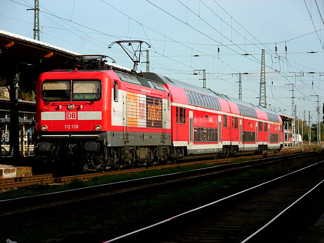 Am 13.10.2012 kam 112 138 mit einem RE 20 in Stendal an und fuhr weiter nach Uelzen.