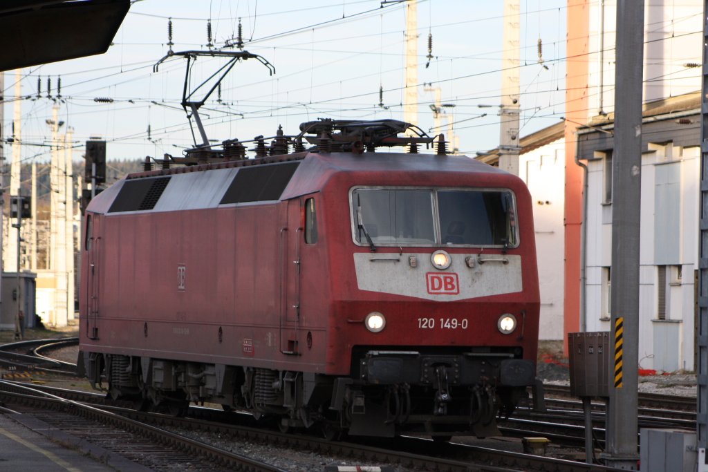 Am 13.11.2010 die 120 149-0 in Salzburg Hauptbahnhof