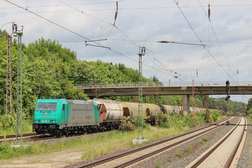 Am 13.Juni 2013 war LTE 185 608 mit Silowagen in Elze(Han) auf dem Weg Richtung S�den.