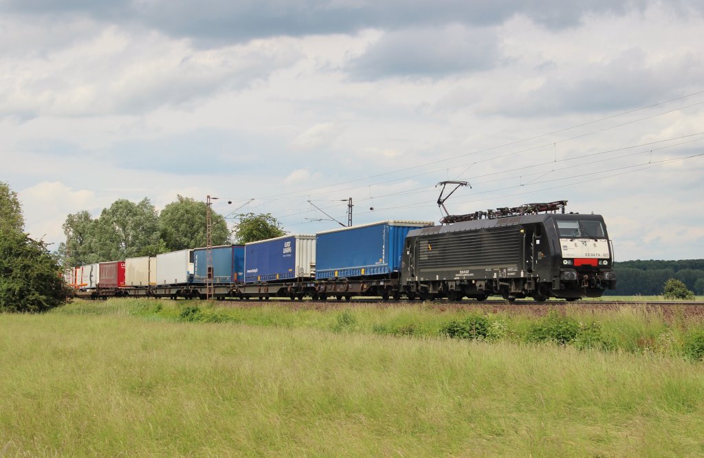 Am 13.Juni 2013 war MRCE 189 927 bei Elze(Han) mit einem KLV-Zug auf dem Weg Richtung Sden.