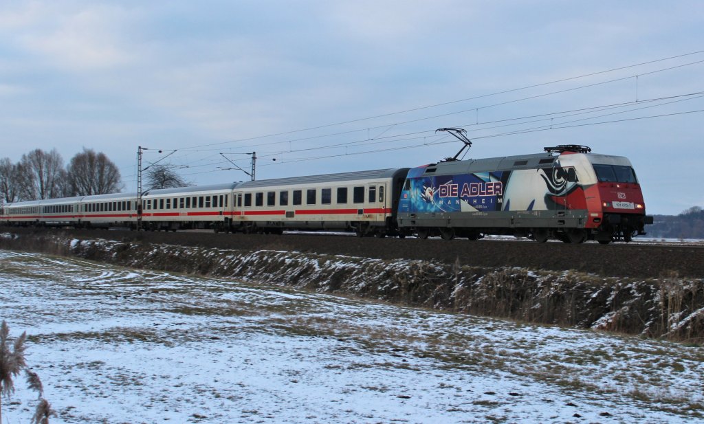 Am 13.Mrz 2013 war 101 070 auf der KBS 350 bei Elze mit IC 2281 auf dem Weg von Hamburg-Altona nach Gttingen.