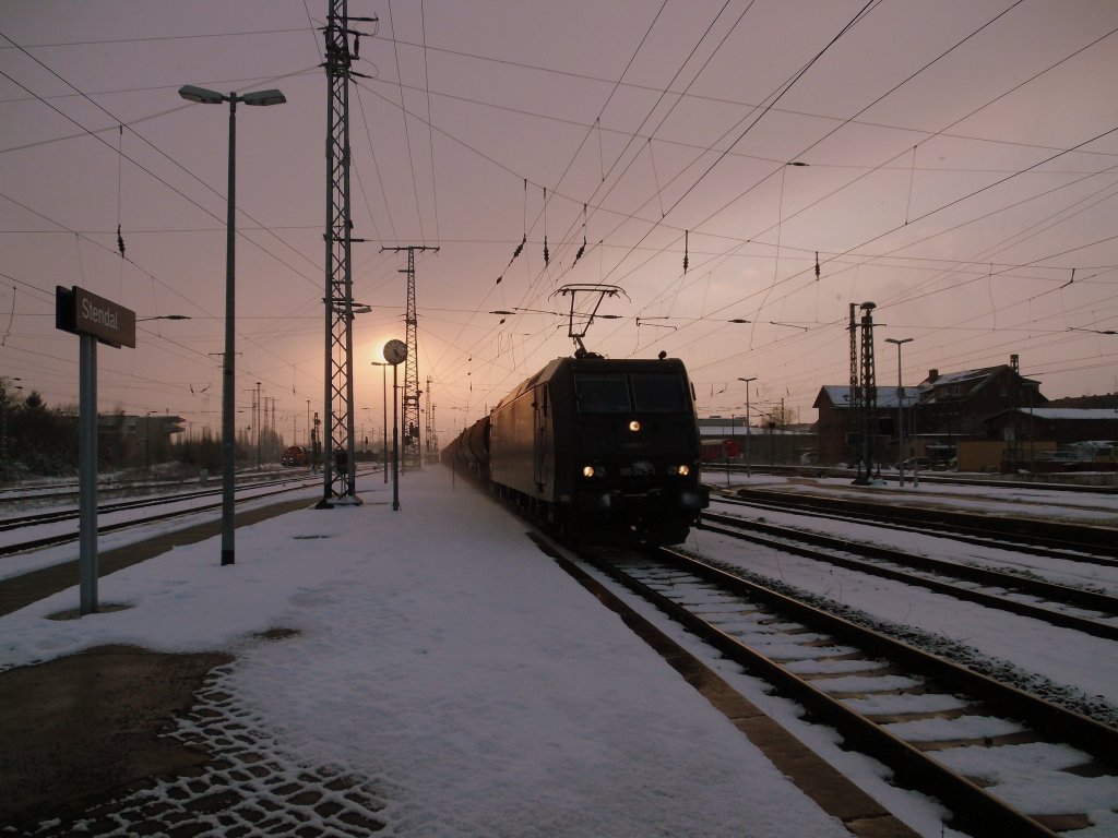 Am 14.03.2013 fuhr 185 545 mit einem Kesselzug durch Stendal in Richtung Magdeburg.