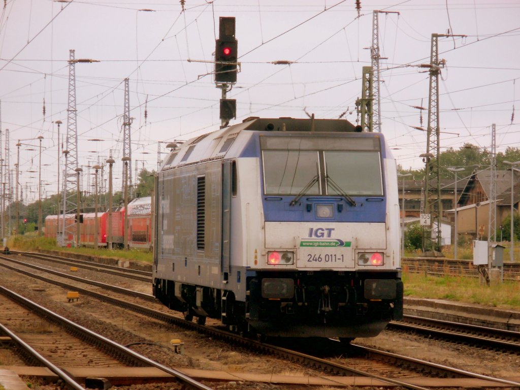 Am 14.07.2013 kam 246 011 vom tanken und musste warten bis der Kollege mit der 185 409 ankuppelte so das sie dann zusammen von Stendal nach Borstel fahren konnten.