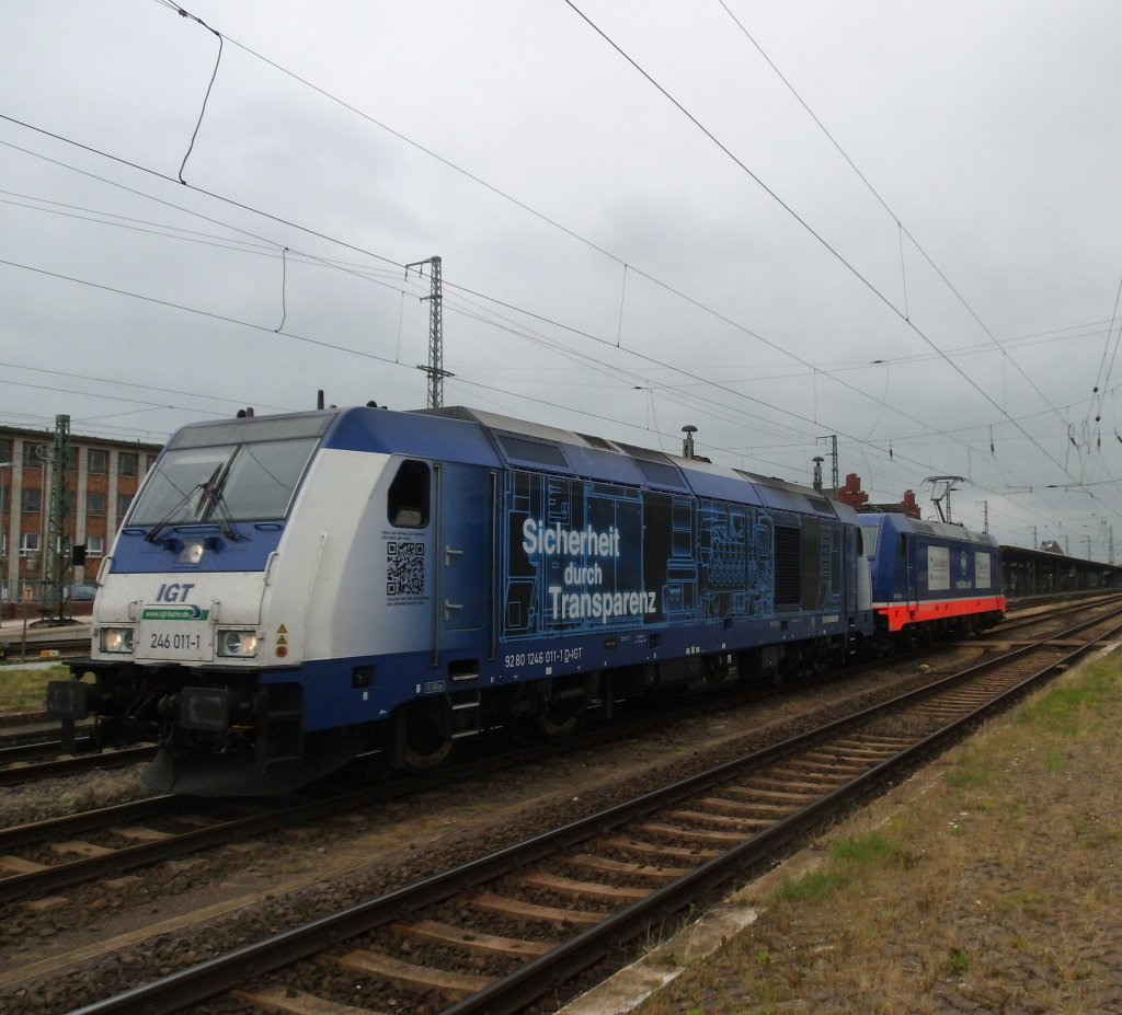 Am 14.07.2013 kam 246 011 vom tanken und musste warten bis der Kollege mit der 185 409 ankuppelte so das sie dann zusammen von Stendal nach Borstel fahren konnten.