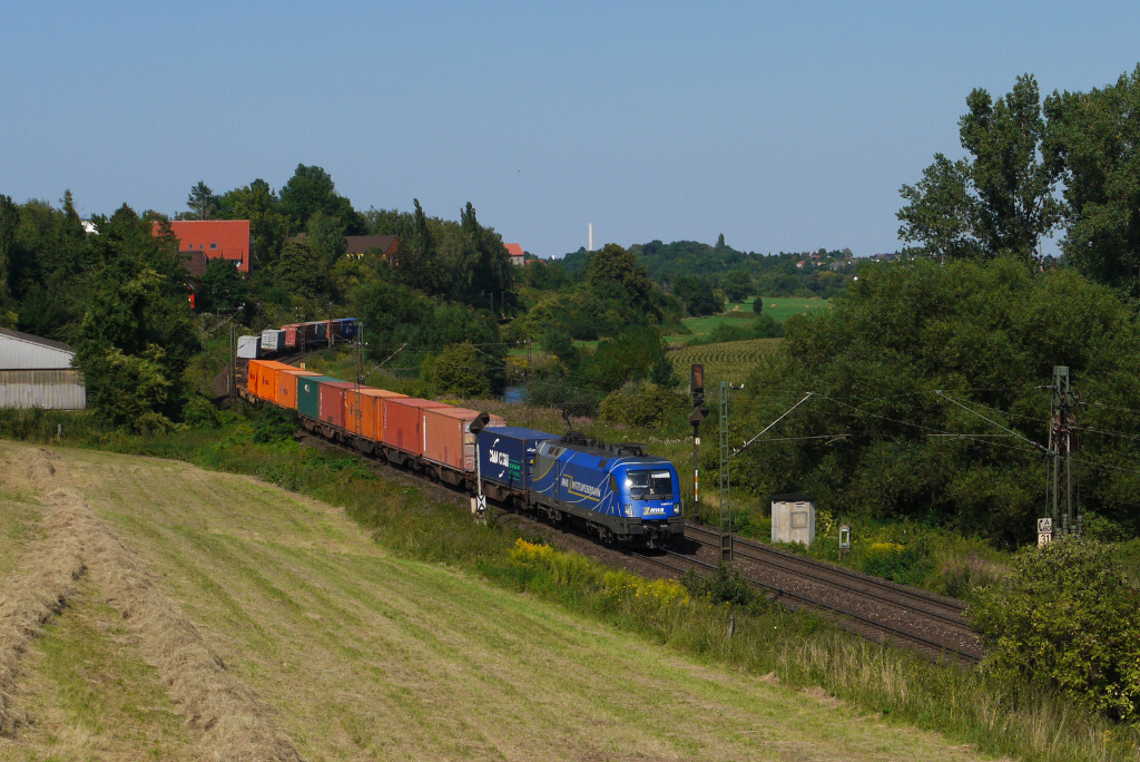 Am 14.08.12 war MWB 182 902 bei Elze (Han) mit einem Containerzug unterwegs.