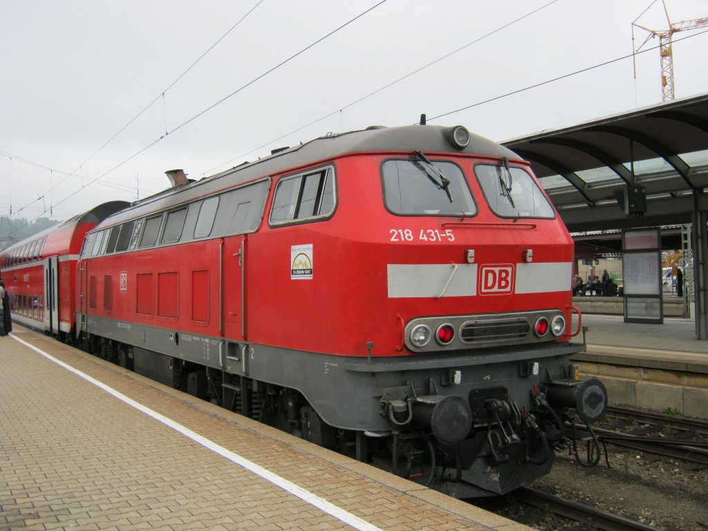 Am 14.08.2010 ist 218 431-5 gerade mit Ihrem IRE aus Lindau in den Ulmer HBF eingefahren.