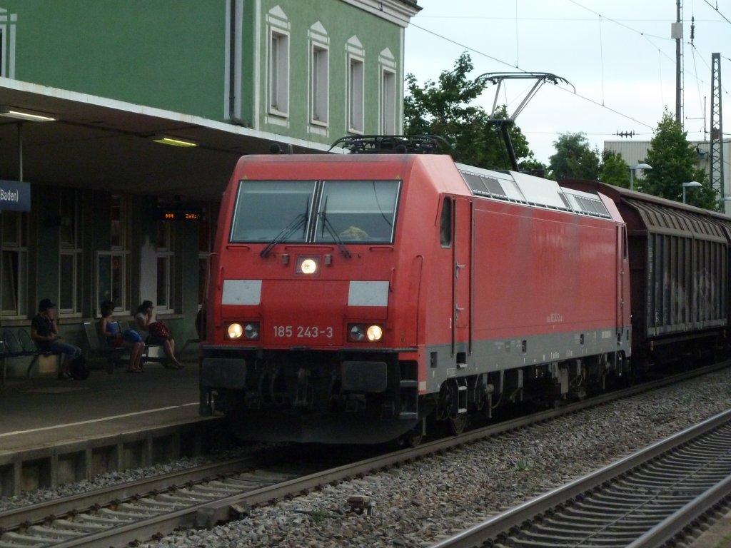 Am 14.08.2012 kam 185 243-3 mit einem Ganzzug aus Schiebewandwagen. Der Zug bringt volle Red Bull Dosen aus sterreich nach Deutschland. Hier ist der Zug im Bahnhof Mllheim (Baden).