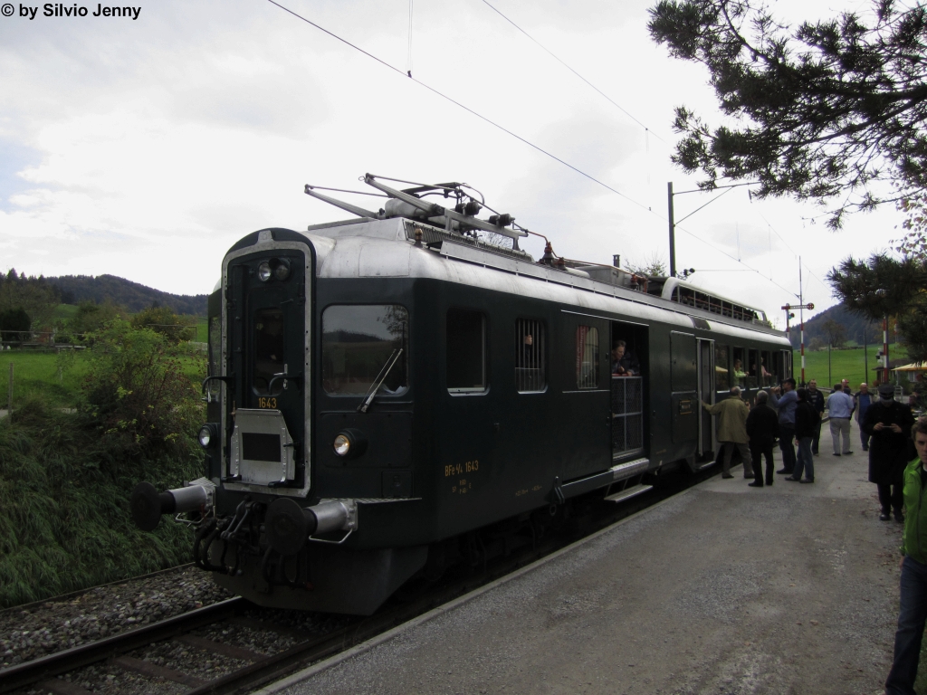 Am 14.10.2012 erlitt der BFe 4/4 1643 ''Wylnderli'' von SBB Historic whrend dem Fahrzeugtreffen in Bauma einen Defekt. Durch die kompetenten Mitglieder des Historic-Teams Winterthur konnte der Triebwagen schnell wieder repariert werden. Danach wurde mit dem Triebwagen eine Probefahrt nach Neuthal durch gefhrt.
