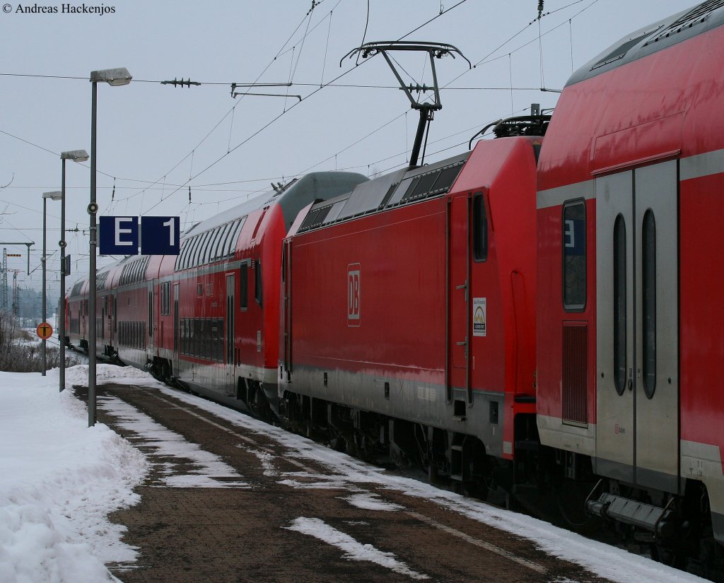 Am 14.1.10 entstand das Bild dieser Interessanten Fuhre: RE4718 (Konstanz-Karlsruhe Hbf) mit Schublok 146 228-2 und defekter Garnitur und 146 112-8 vom vorhergehenden Zug. Bahnhof St.Georgen(Schwarzw)