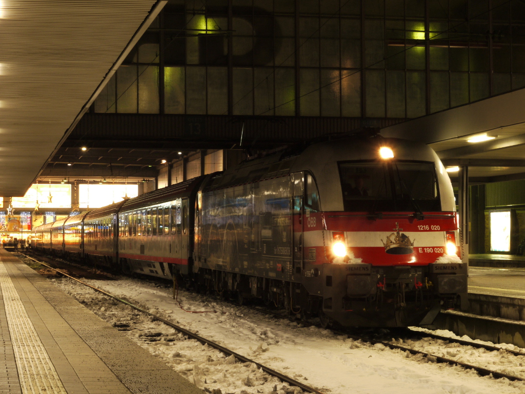 Am 14.12.12 hing BB 1216 020 im Mnchner Hbf vor EC 189 (Mnchen Hbf - Innsbruck Hbf)