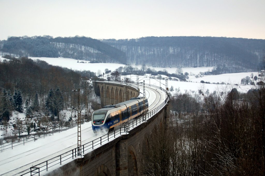 Am 14.2.2010 berquerte dieser Talent der NordWestBahn als RB 84 Eggebahn von Holzminden nach Paderborn den Bekeviadukt in Altenbeken.