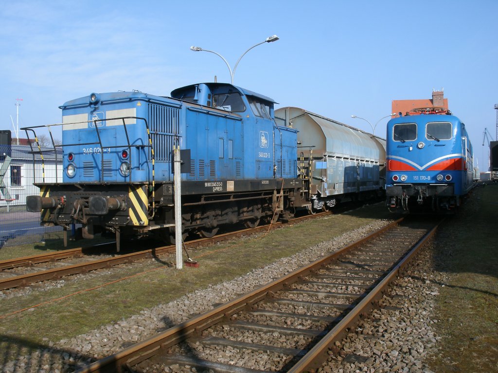 Am 14.April 2013 standen im Stralsunder Nordhafen:PRESS 346 020 und die SRI 151 170.Leider nicht mehr mit auf das Bild passte:LOCON-102 die neben der SRI-Lok stand.