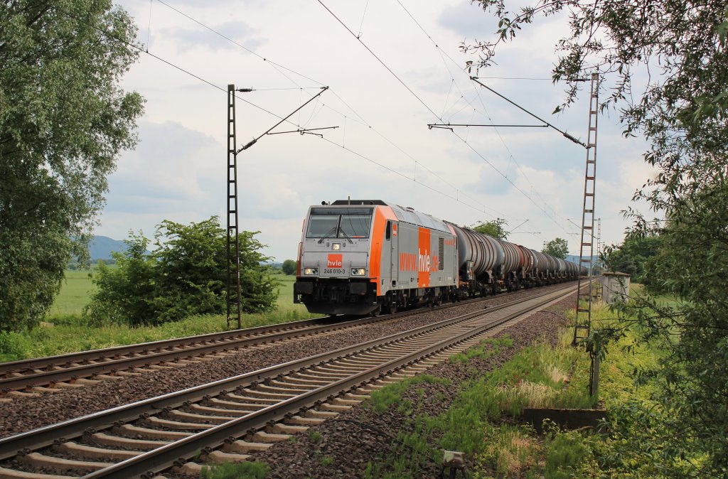 Am 14.Juni 2013 war HVLE 246 010 bei Elze(Han) mit Kesselwagen auf dem Weg von Zeitz nach Duisburg.