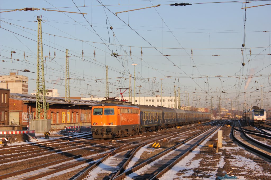 Am 15.03.2013 zog 1142 635 den DPF 1899 von Bremerhaven nach Landshut und konnte bei der Einfahrt in Bremen fotografiert werden.