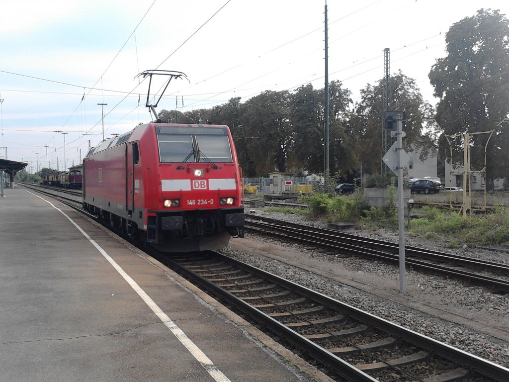 Am 15.08.2012 kam 146 234-0 als Dienstfahrt nach Mllheim (Baden), um dann spter mit einem Bauzug nach Neuenburg (Baden) fahren zu knnen.