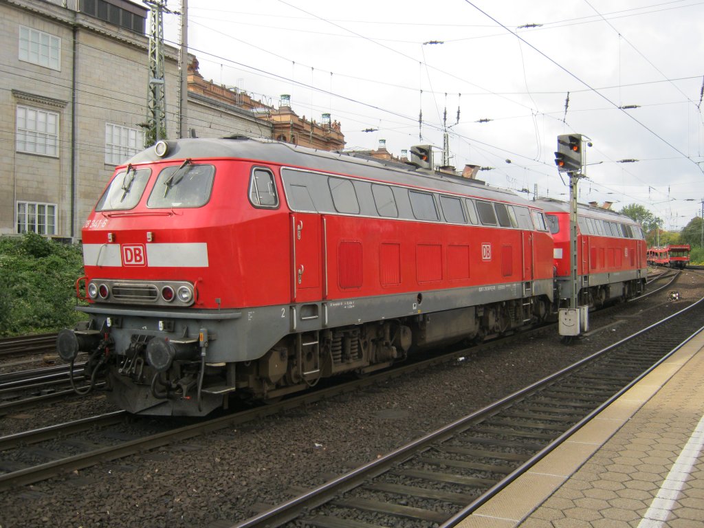 Am 15.10.2010 standen 218 341-6 und 218 344-0 auf einem Nebengleis im Hamburger HBF.